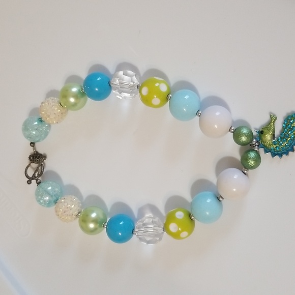Summertime fun seahorse beaded choker style necklace. - Picture 3 of 6